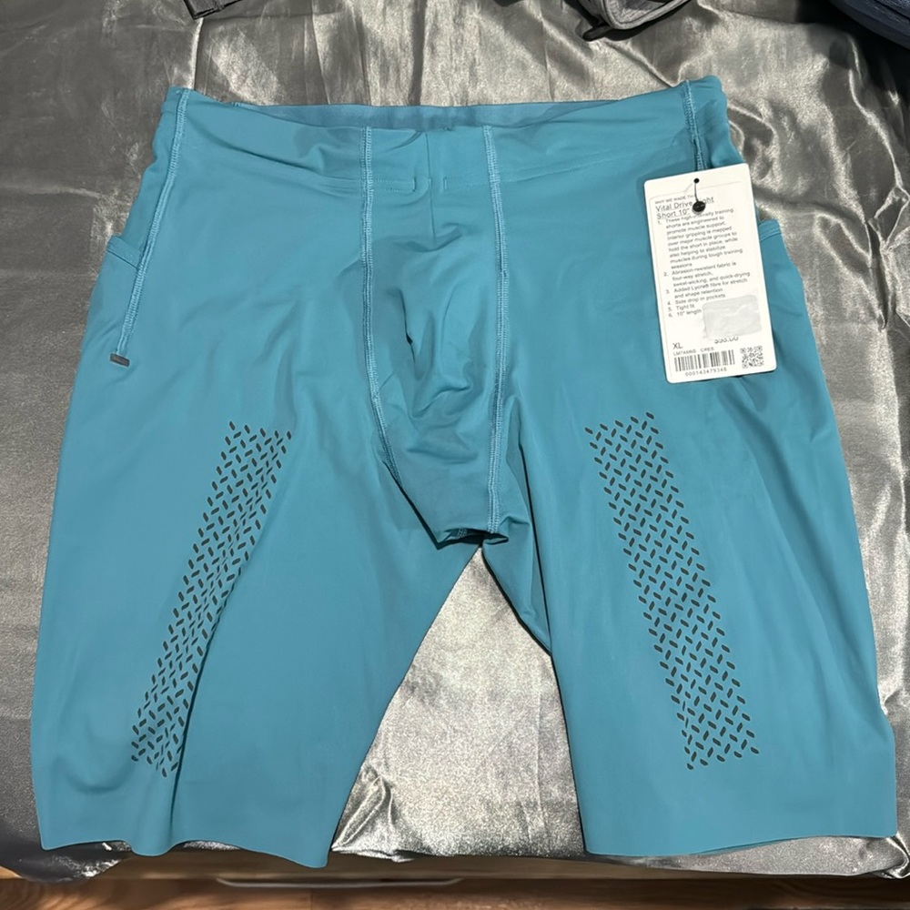 Lululemon Men Vital Drive Training Half Tight 10”